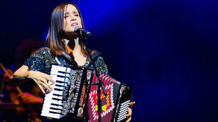 contratar a julieta venegas