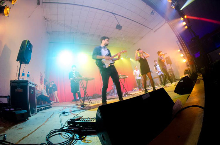 Contratar a Migrantes