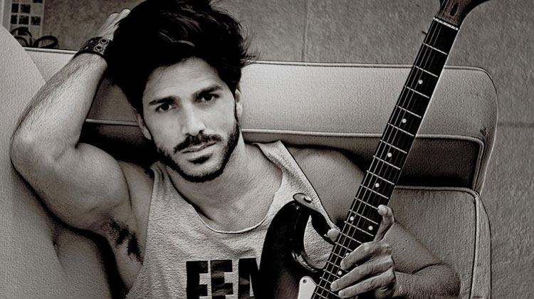 Contratar a Ale Gibeli