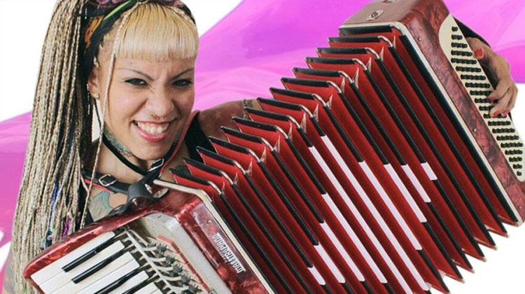 Contrata a Azul Carrizo