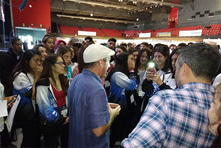 Contratar a Cachito Vigil