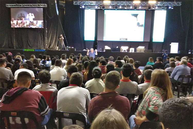 Contratar a Cachito Vigil