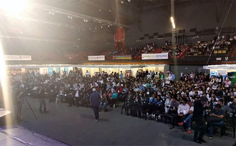 Contratar a Cachito Vigil