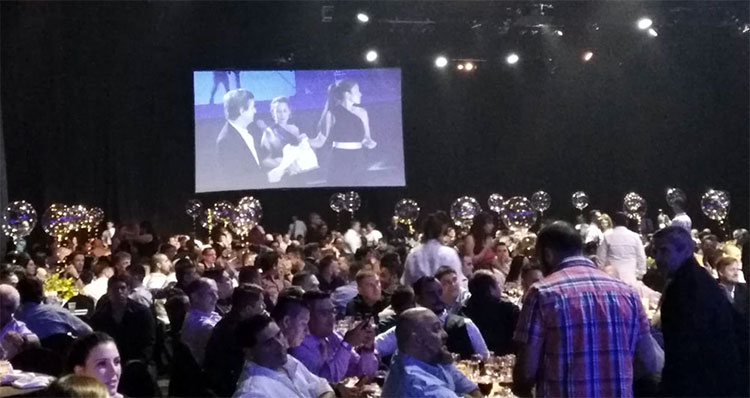 Contratar artistas para eventos empresariales y corporativos