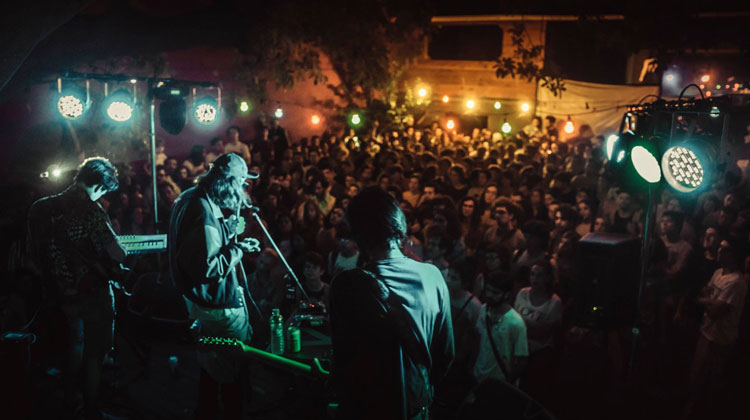 Contrataciones Francisca y los Exploradores