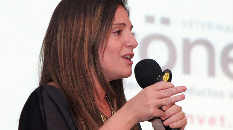 Contratar a Martina Rua