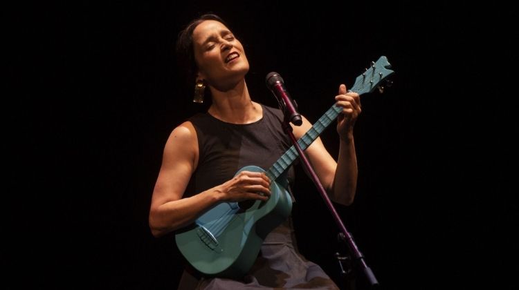 contratar a julieta venegas