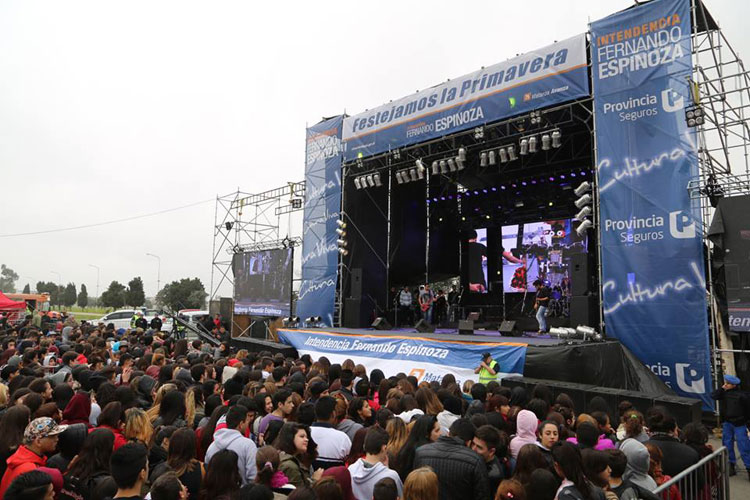 Márama en el festejo del día del estudiante y de la primavera en La Matanza