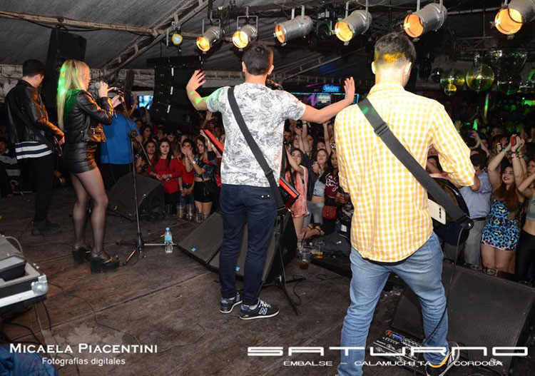 Contratar a Migrantes