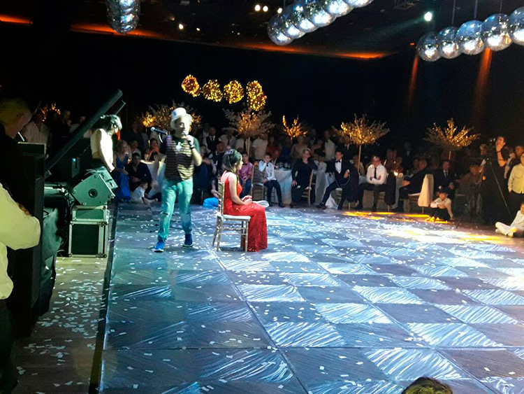 Contratar a los humoristas de Sin Codificar