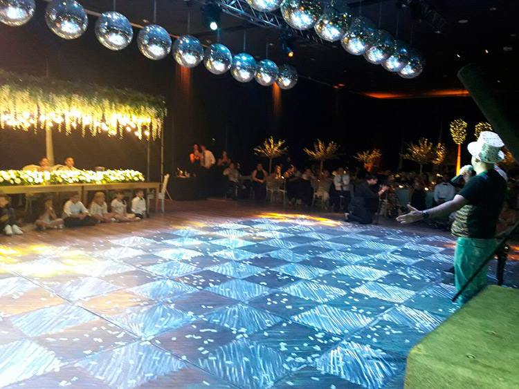 Contratar a los humoristas de Sin Codificar