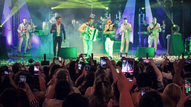 Contratar a Grupo La Contra