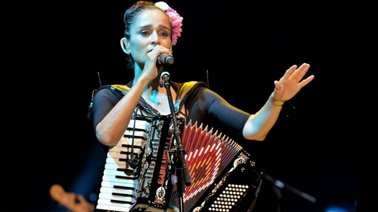 contratar a julieta venegas