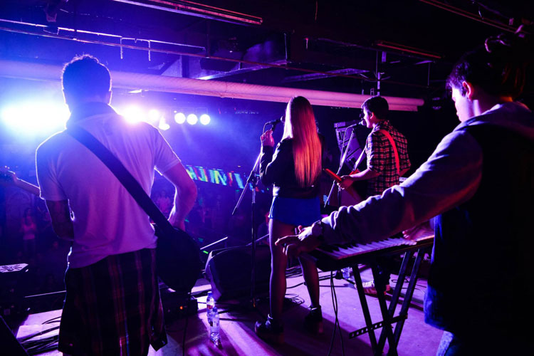 Migrantes en Keops, Carlos Paz