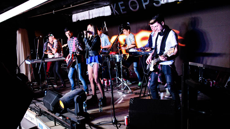 Migrantes en Keops, Carlos Paz