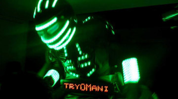 Contratar a TryOMani, el robot led de Showmatch