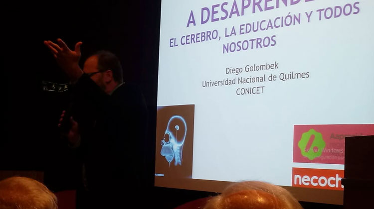 Contratar a Diego Golombek