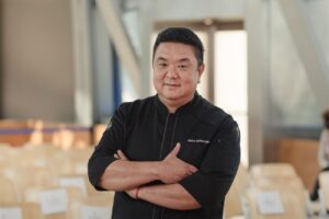 Contratar a Iwao Komiyama