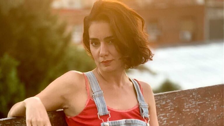 Contratar a Valeria Sampedro