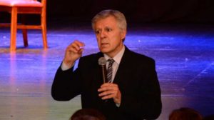 Contratar oradores y disertantes para la Feria del Libro